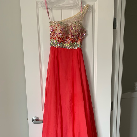Beautiful Grad Dress - Picture 3 of 6